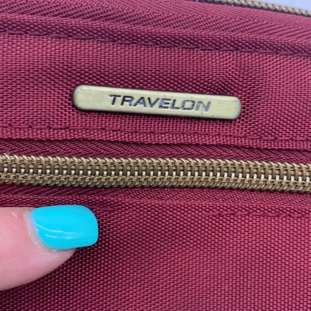 Red travelon standard size nylon wallet as is. SM3741